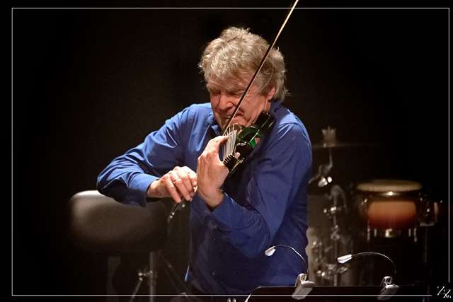 NIK_13214 Didier Lockwood - Violons Barbares - Guo Gan 09-12-2015 (Zz)  (p).jpg